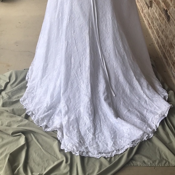 David’s Bridal White Beaded Lace Tulle Strapless Wedding Gown Dress - Picture 5 of 16